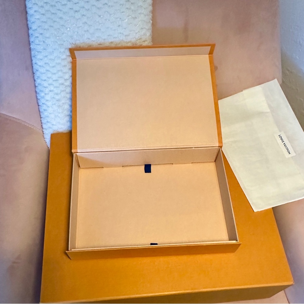 Louis Vuitton Agenda Storage Box - Medium Size - Picture 3 of 7